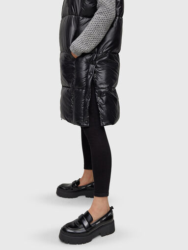 Padded vest with logo patch - 4