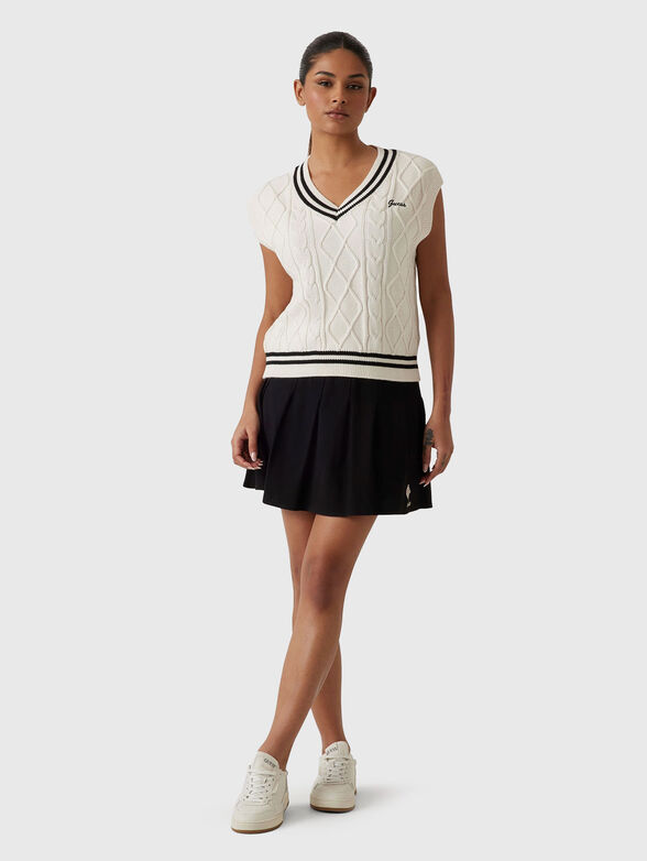 Cable knit V-neck sweater - 2