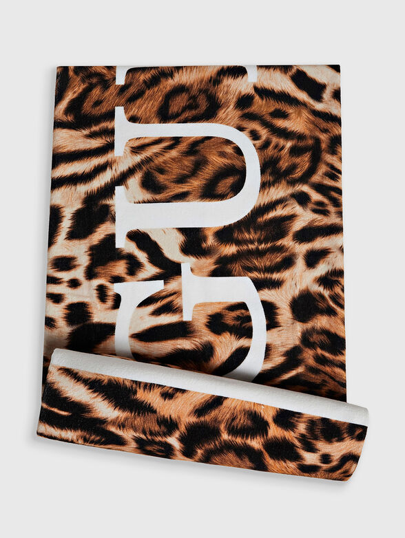 Beach towel with animal print - 2