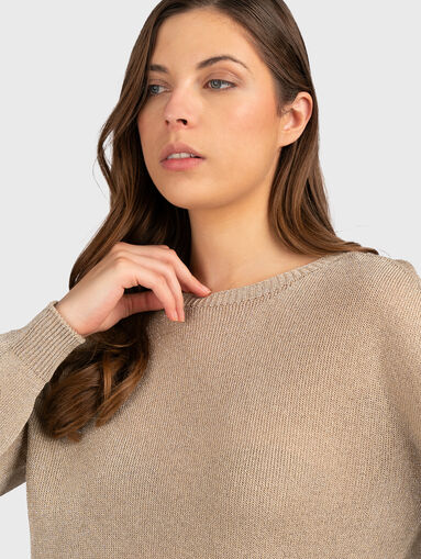 Sweater with bare back - 4