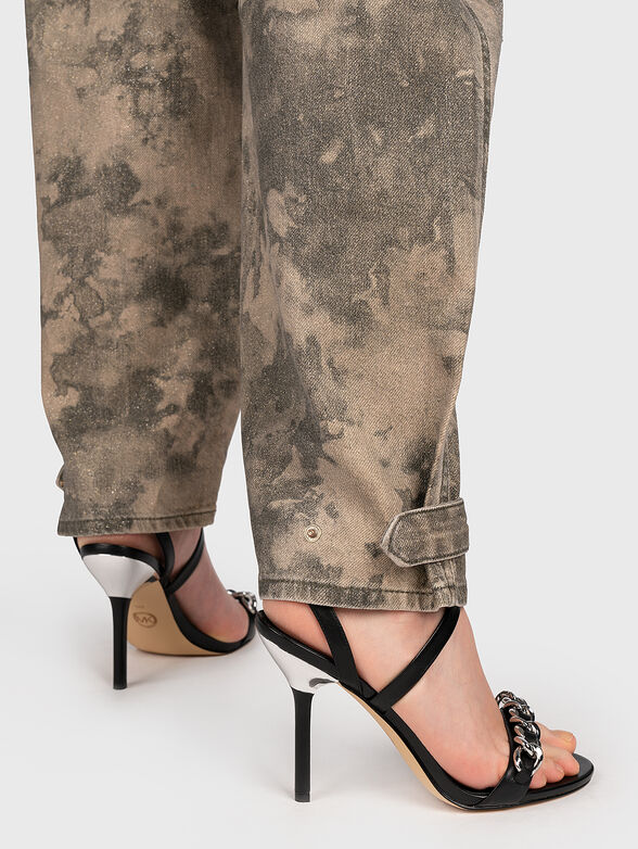 Jeans with camouflage print and accent pockets - 3
