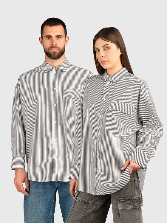 Cămașă unisex cu tiv alungit pe spate - 1