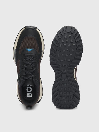 Sports shoes with gold logo accent - 5