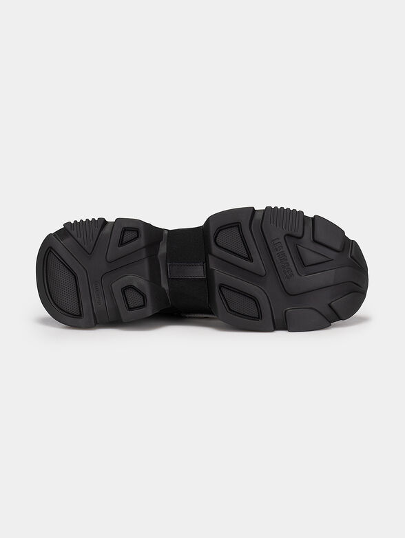 Black sport shoes with silver inserts - 5