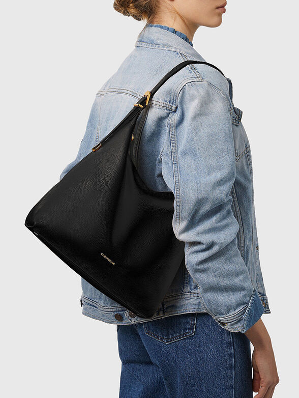 Leather bag with golden accents - 2