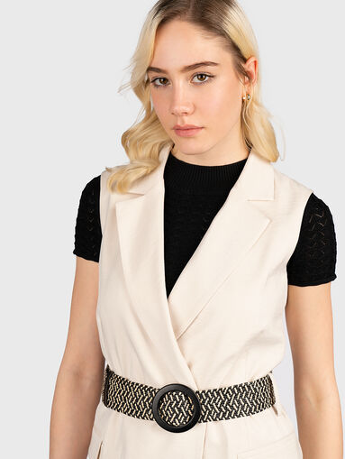 Sleeveless jacket with belt - 4