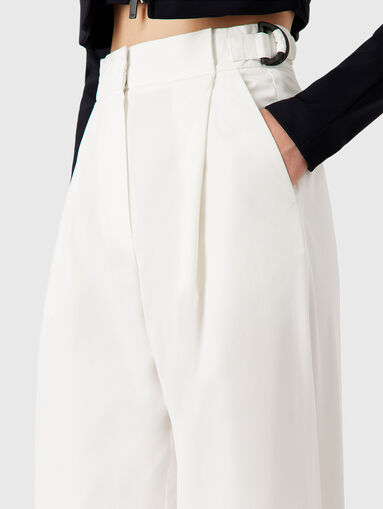 White trousers with darts - 3