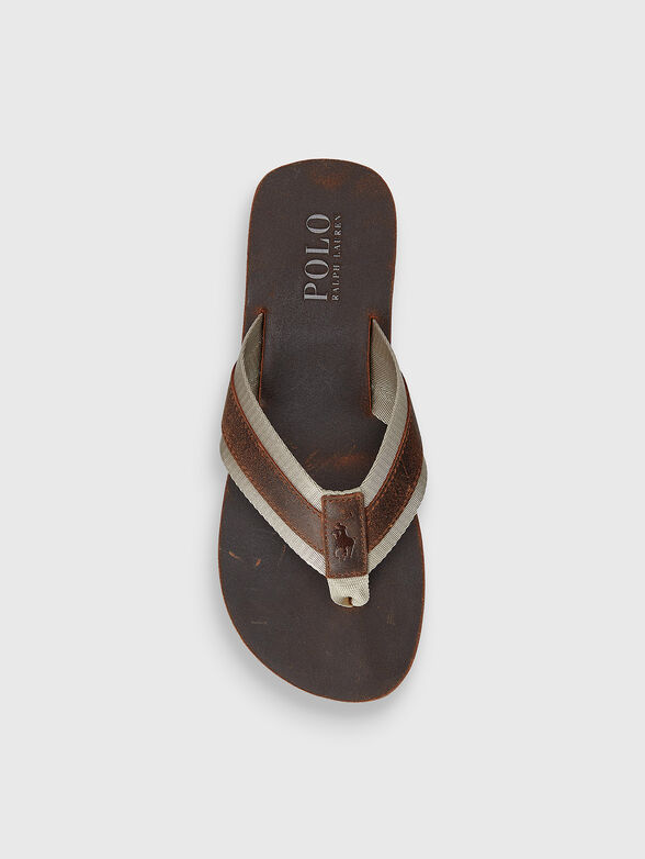 Brown slippers with logo accent - 4