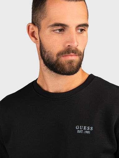 Sweatshirt with contrast print on the back - 4