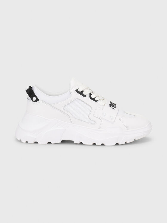 Sports shoes with contrast logo details - 1