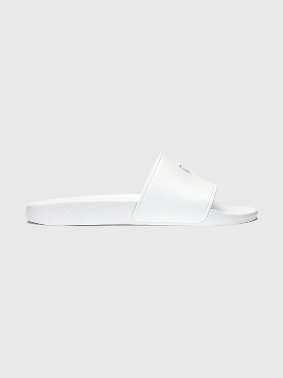 Beach shoes with cut out logo accent - 1