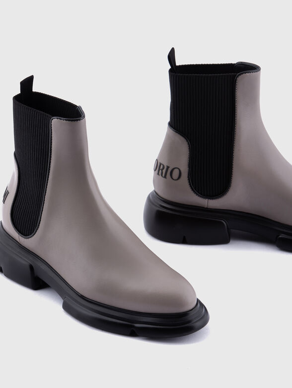 Leather ankle boots with embossed logo - 4