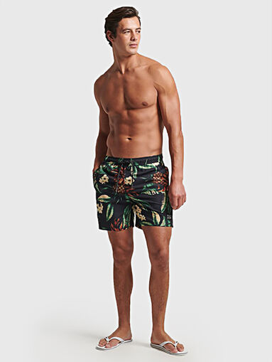 VINTAGE HAWAIIAN beach shorts with floral print - 3