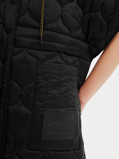 Hooded vest with quilted effect - 5