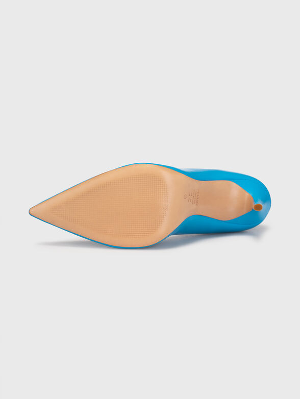 Heeled shoes in beige color - 5