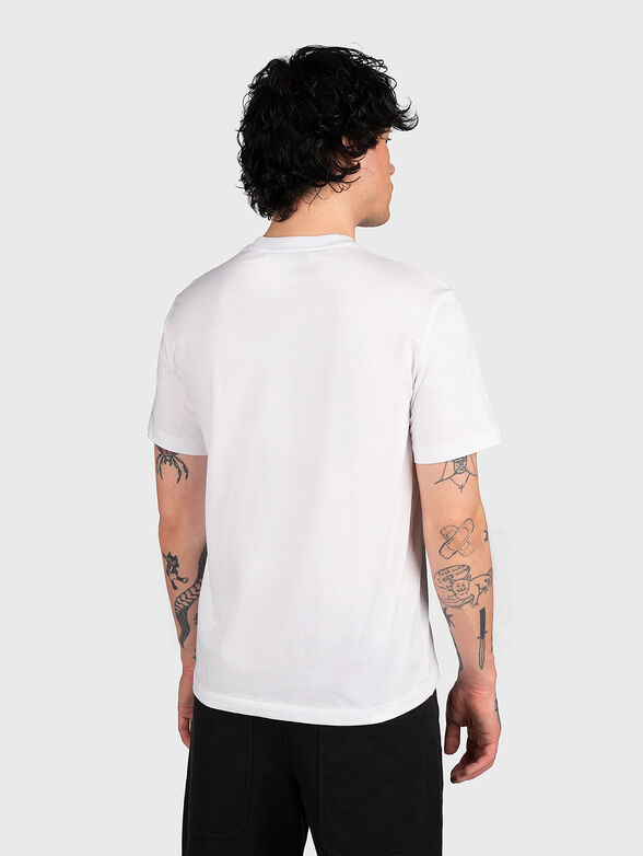 Black T-shirt with contrasting element - 3