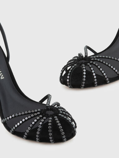 Heeled sandals with eyelets - 4