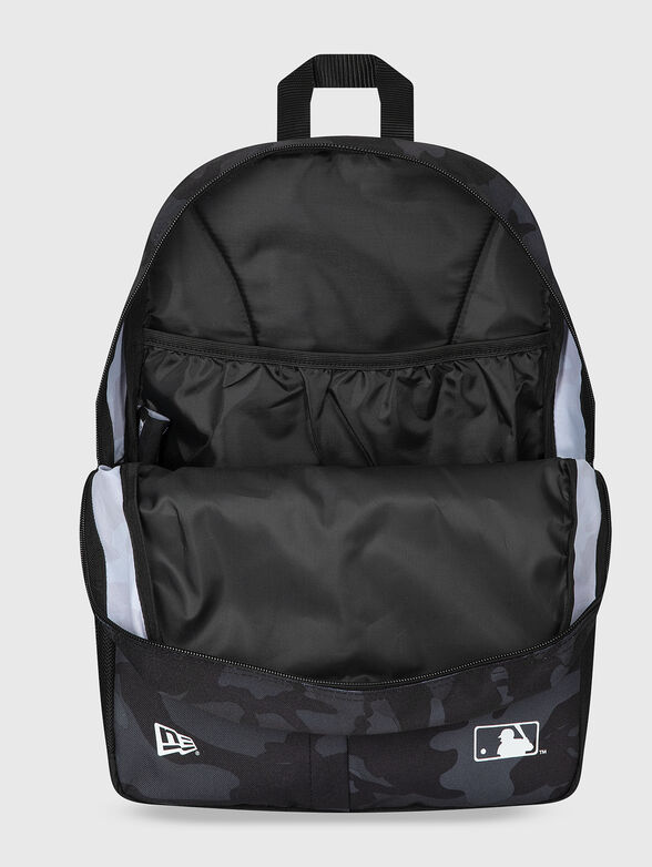 Backpack with contrasting logo - 4