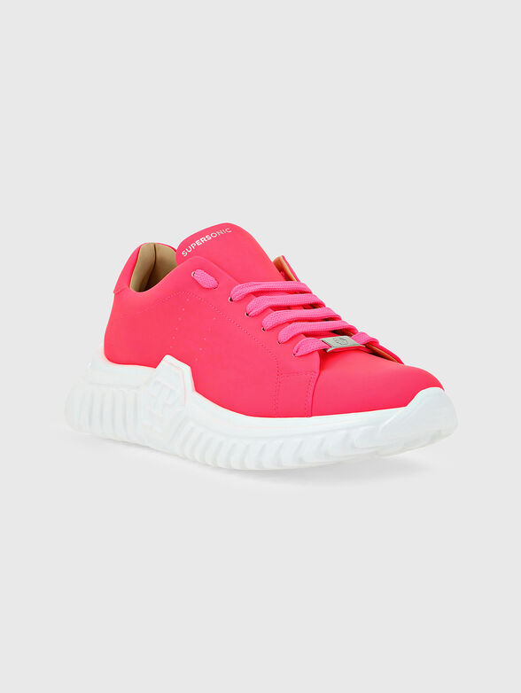Sports shoes in fuxia with logo accent - 2
