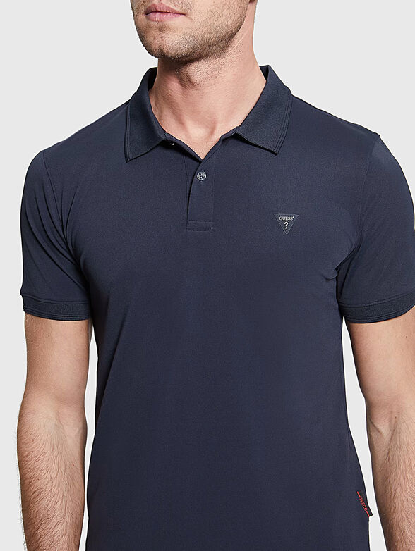 Dark blue polo-shirt with logo accent - 4