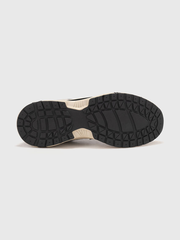 Sports shoes with logo - 5
