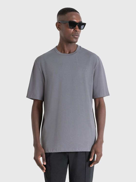 Tricou gri cu mini logo brodat - 1