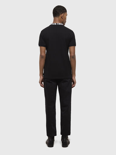 Black polo-shirt with accent collar - 3