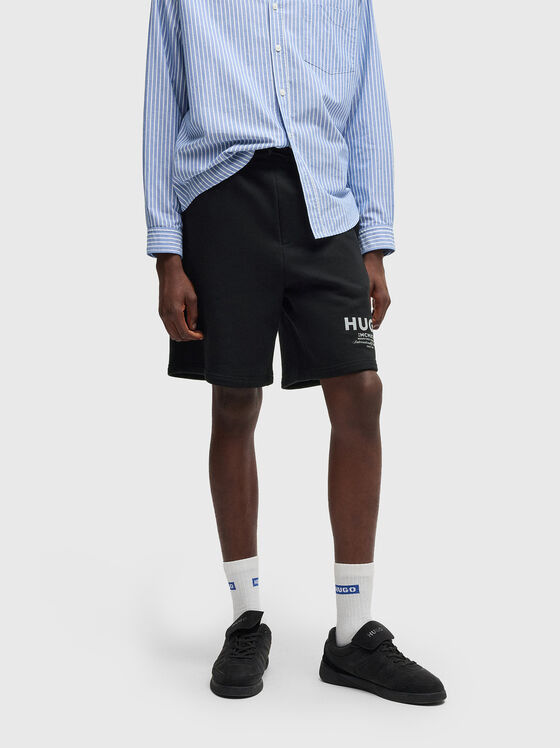 Pantaloni scurți sport cu detalii contrastante - 1