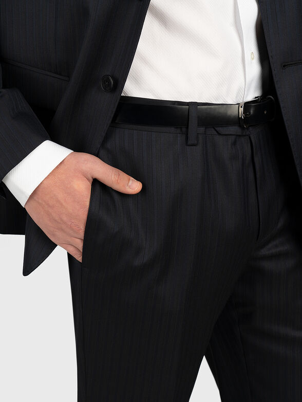 Suit in navy blue colour - 6