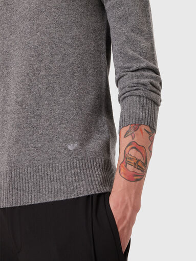 Sweater with logo embroidery - 5