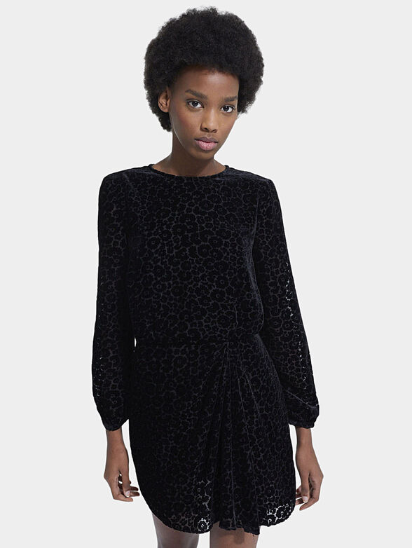 Dress with long sleeve and floral accents - 1