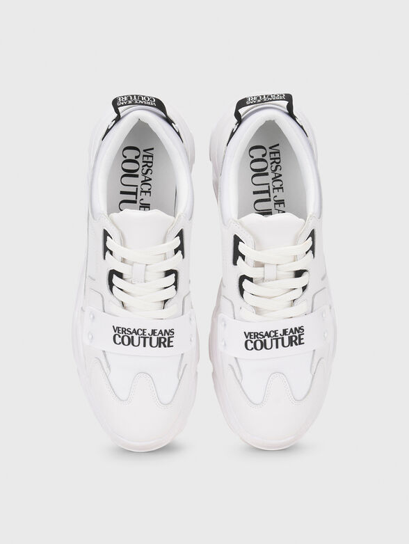 Sports shoes with contrast logo details - 6