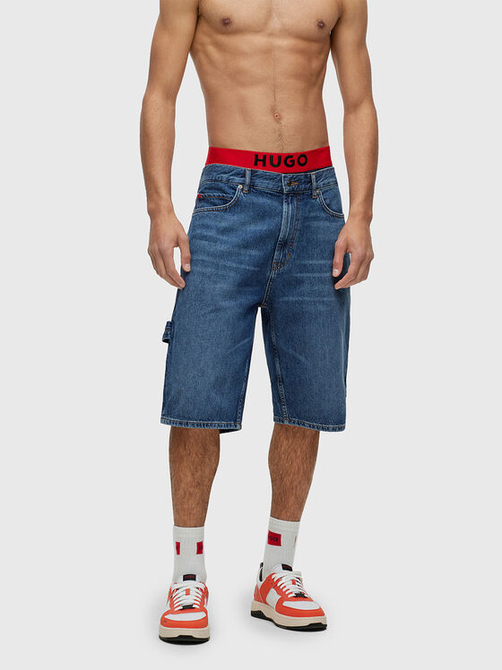 Pantaloni scurți din denim cu accent pe logo - 1