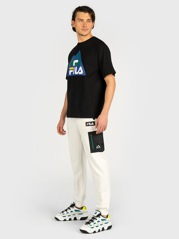 Sports pants with contrasting pocket - 2