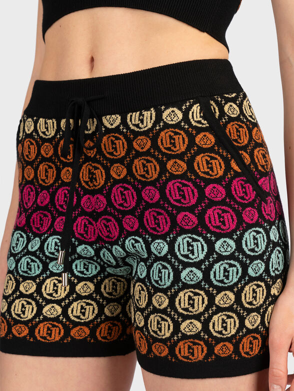 Shorts with colorful logo motifs - 3