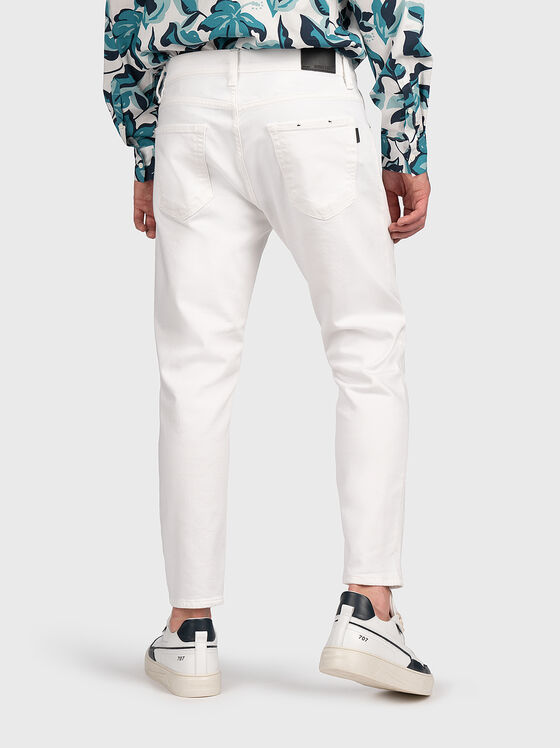 Pantaloni scurtați din denim ARGON în alb - 2