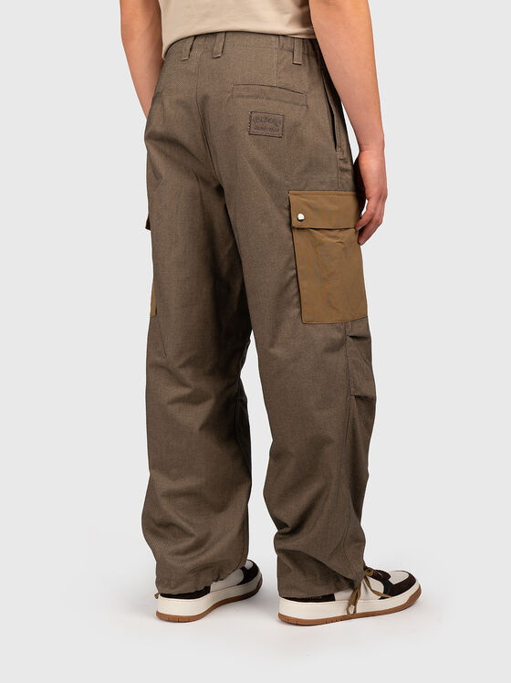 Pantaloni cargo cu buzunare contrastante - 2
