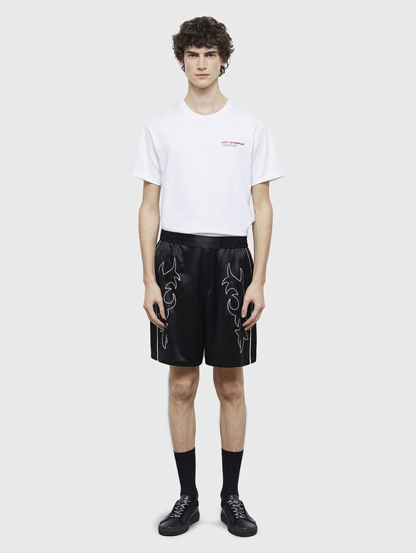 Shorts with contrasting embroidery - 1