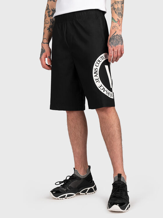 Shorts with contrasting logo accent - 1