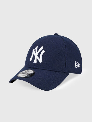 Dark blue hat with visor and contrasting logo - 4