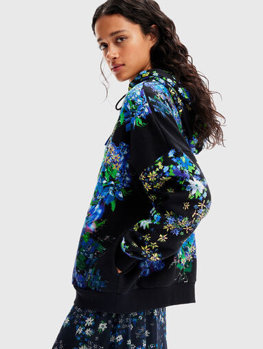Oversized sweatshirt with floral details - 5