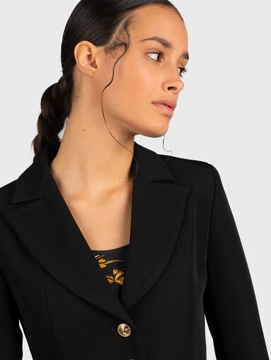 Shortened jacket with metal buttons - 3