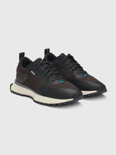 Sports shoes with gold logo accent - 3
