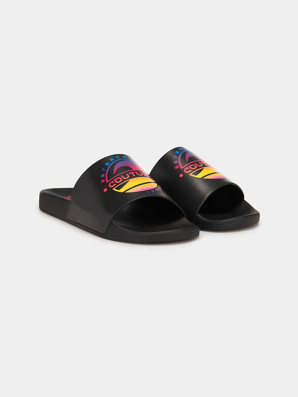 Black beach slippers with print - 2