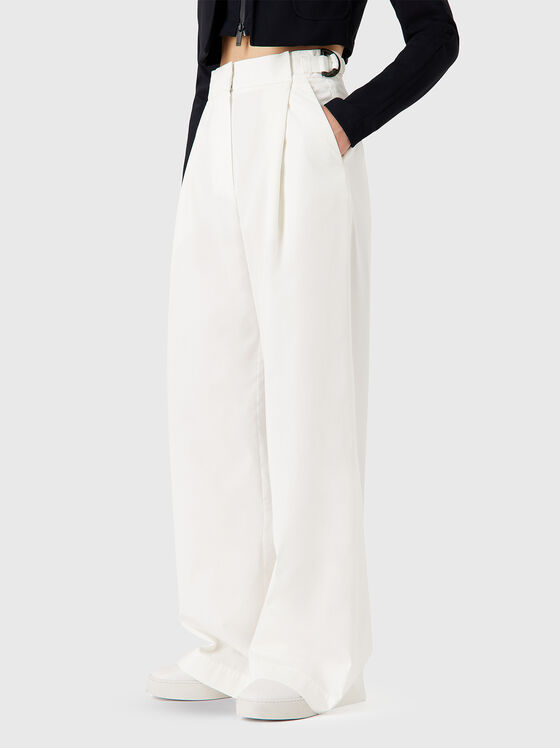 Pantaloni albi cu pliuri - 1