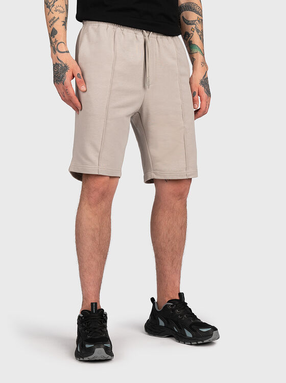 Pantaloni scurți de culoare gri - 1