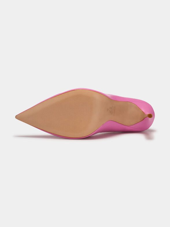Heeled shoes in beige color - 5