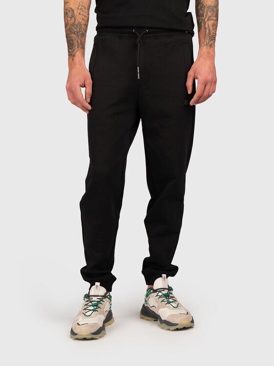 Pantaloni sport negri cu buzunare - 1