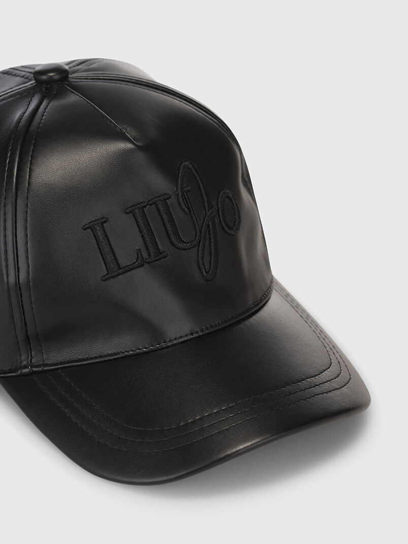 Hat with visor made of eco leather - 3