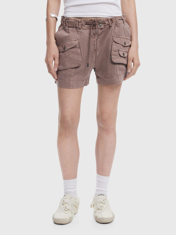 Pantaloni scurți cu buzunare de accent - 1